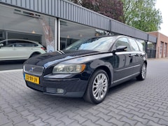 Volvo V50 - 2.4i Momentum Goed oh Originieel NL Clima Cruise Trekhaak 17 inch Spoiler Regensensor NAP