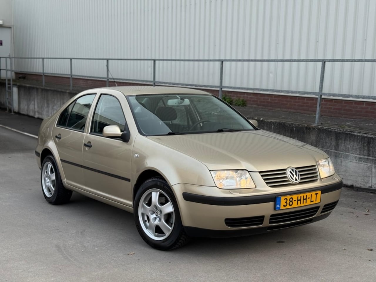 Volkswagen Bora - 1.6-16V 4x NWAllseason II Dealer OH - AutoWereld.nl