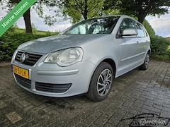 Volkswagen Polo - 1.4-16V 5-Deurs, Groot Navigatie, Airco,