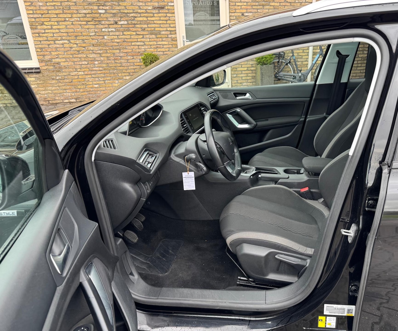Peugeot 308 SW - 1.2 PureTech Style Bj 2016 - AutoWereld.nl