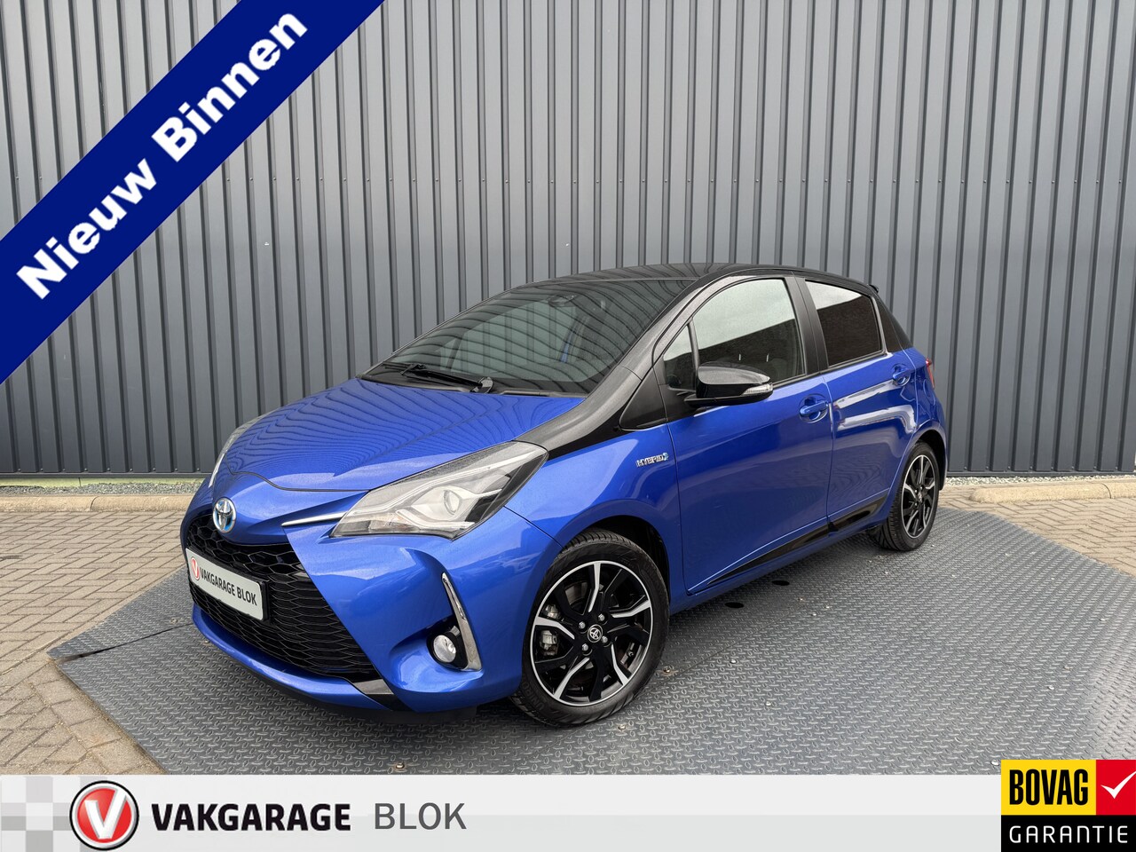 Toyota Yaris - 1.5 Hybrid Bi-Tone Plus | Pano dak | PDC achter | Reservewiel | Rijklaar!! - AutoWereld.nl
