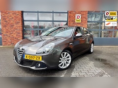 Alfa Romeo Giulietta - 1.4 T 150PK Distinctive|Leer|LED|Eibach verlaging|