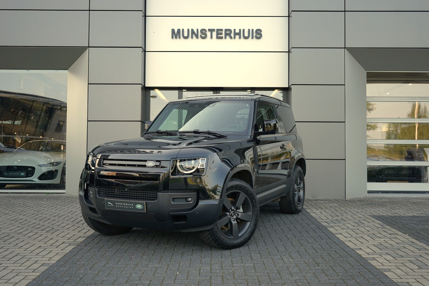 Land Rover Defender Hard Top - 3.0 D200 90 MHEV SE | Grijs kenteken | Elektrische trekhaak | Stoel & Stuur Verwarming | - AutoWereld.nl