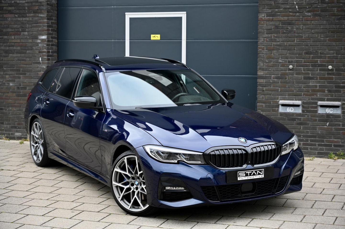 BMW 3-serie Touring - 330d xDrive M-Pakket | 2e eigenaar, Dealer onderhouden | Laser, Pano, Individual - AutoWereld.nl
