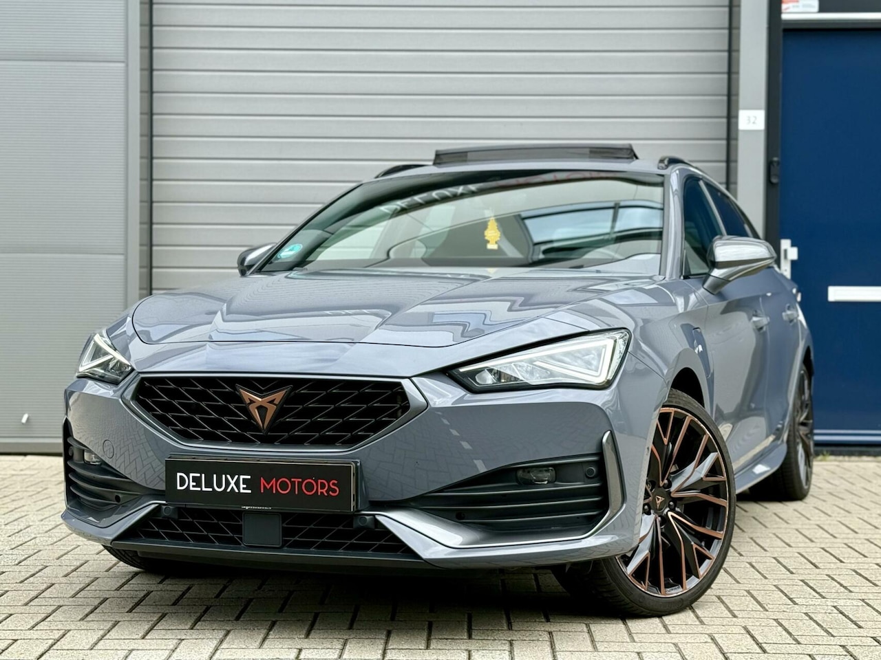 CUPRA Leon Sportstourer - 1.4 e-Hybrid VZ Performance Cam|Pano - AutoWereld.nl