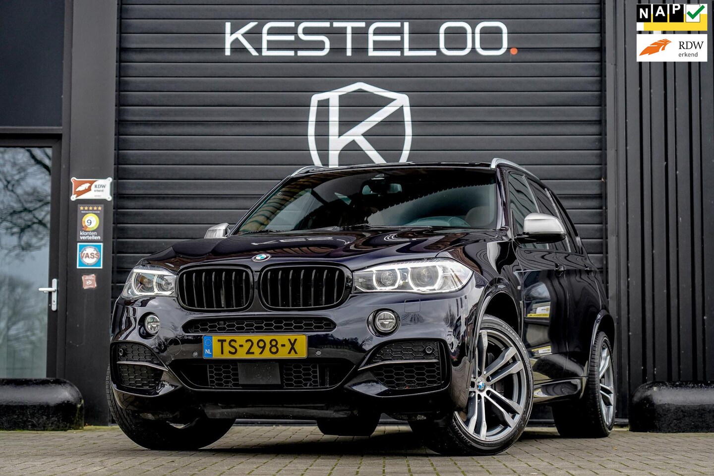 BMW X5 - M50d 7p. XDRIVE 381pk NIEUWE MOTOR CARBONZWART/PANO/ACC/STANDKACHEL/HUD/SOFTCLOSE/CAMERA - AutoWereld.nl
