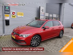 Volkswagen Golf - 1.5 R-Line Style |150PK |PDC |Camera |Stuur+Stoelverwarming |Carplay | IQ-Light Camera Mat