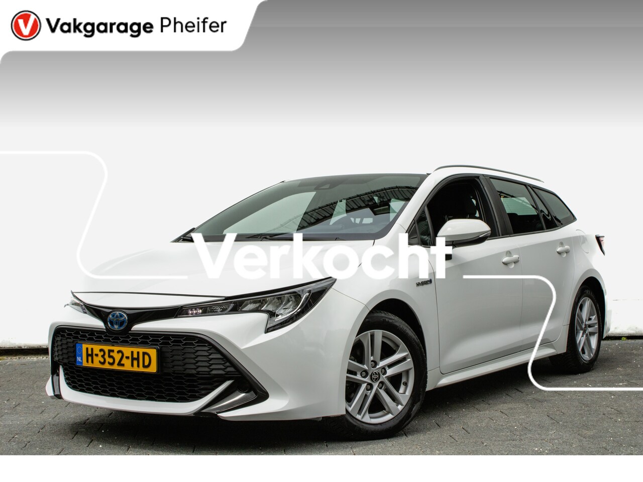 Toyota Corolla Touring Sports - 1.8 Hybrid Active Trekhaak/ Carplay/ Camera/ Navigatie/ Dab/ Full led/ Cruise control/ 16" - AutoWereld.nl