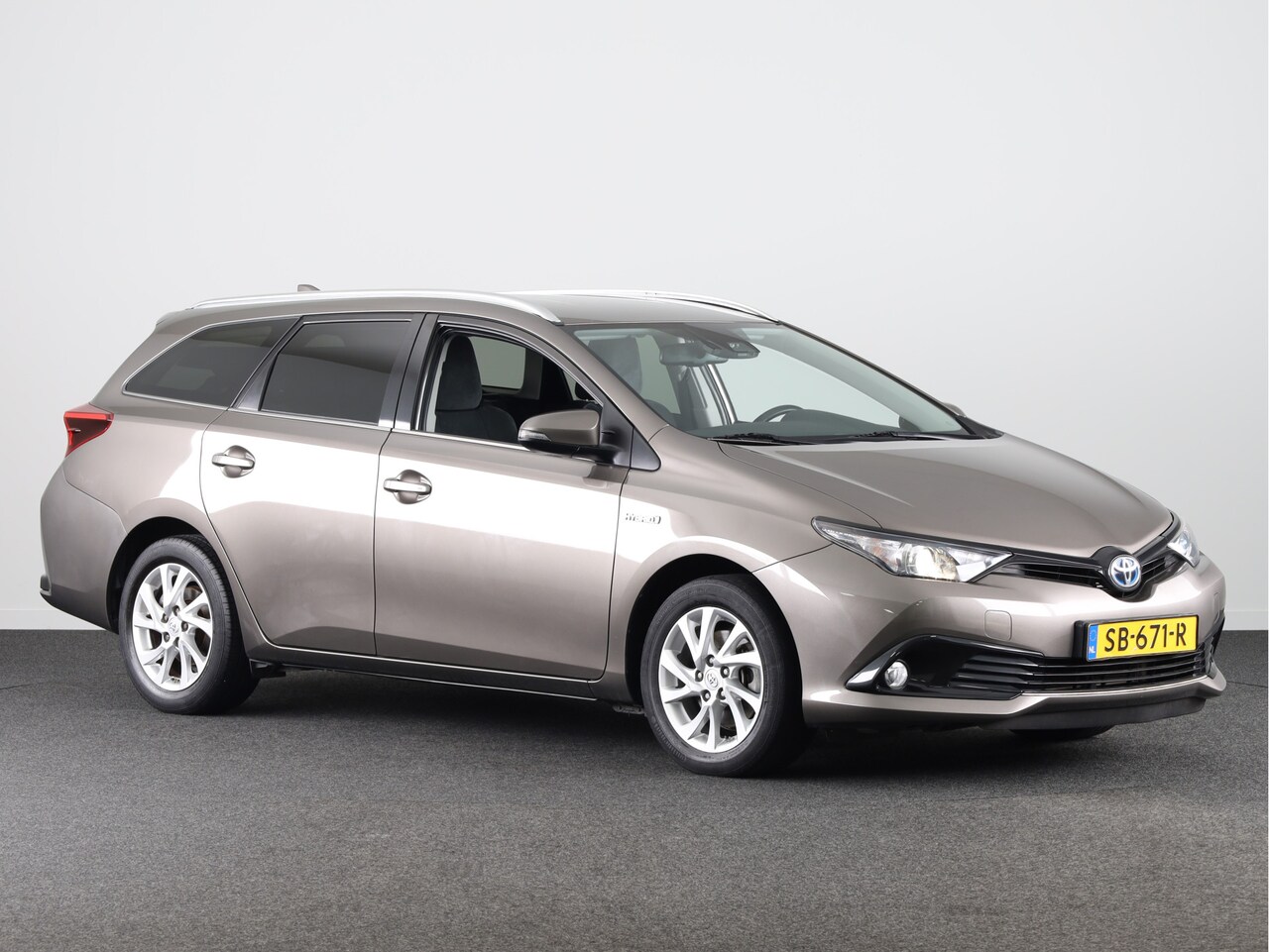 Toyota Auris Touring Sports - 1.8 Hybrid Dynamic Go | Navigatie | Parkeercamera | - AutoWereld.nl