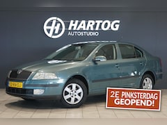 Skoda Octavia - 1.6 Ambiente *NIEUWE BANDEN* + TREKHAAK / CRUISE / AIRCO