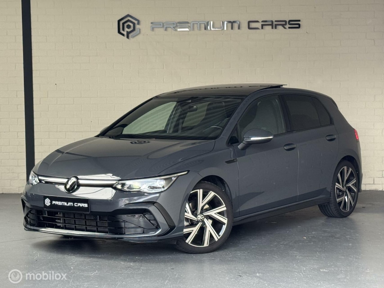 Volkswagen Golf - 1.5 eTSI R-Line Pano Keyless H&K Camera - AutoWereld.nl