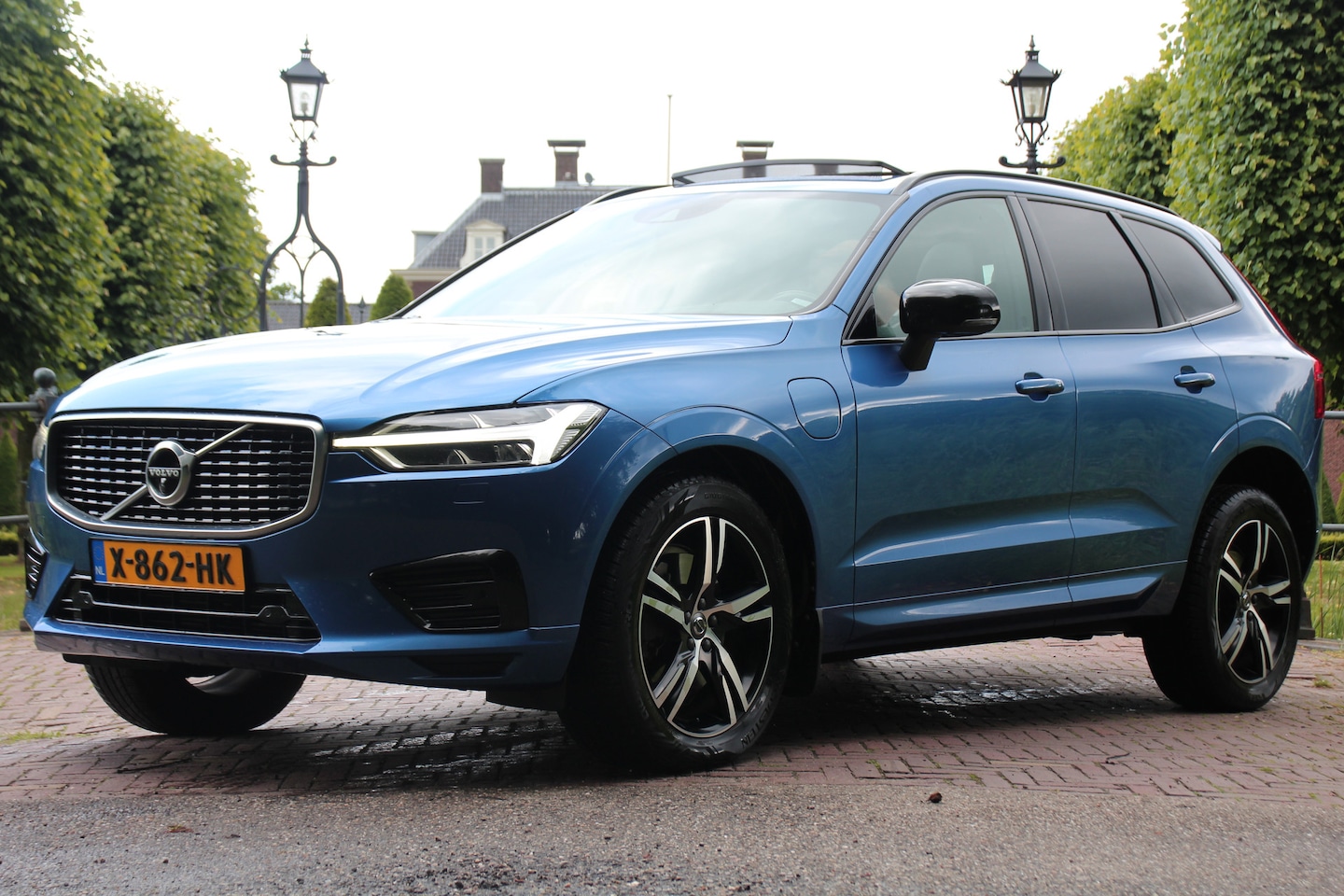 Volvo XC60 - 2.0 T8 AWD R-Design | PANODAK | LEDER | MEMORY SEATS | STOELVERWARMING V+A | EL. TREKHAAK - AutoWereld.nl