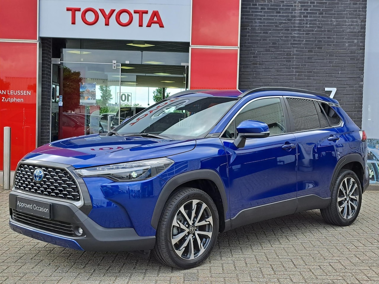 Toyota Corolla Cross - 2.0 High Power Hybrid First Edition PARKSENSOREN APPLE/ANDROID STOEL/STUURVERW PARKCAMERA - AutoWereld.nl