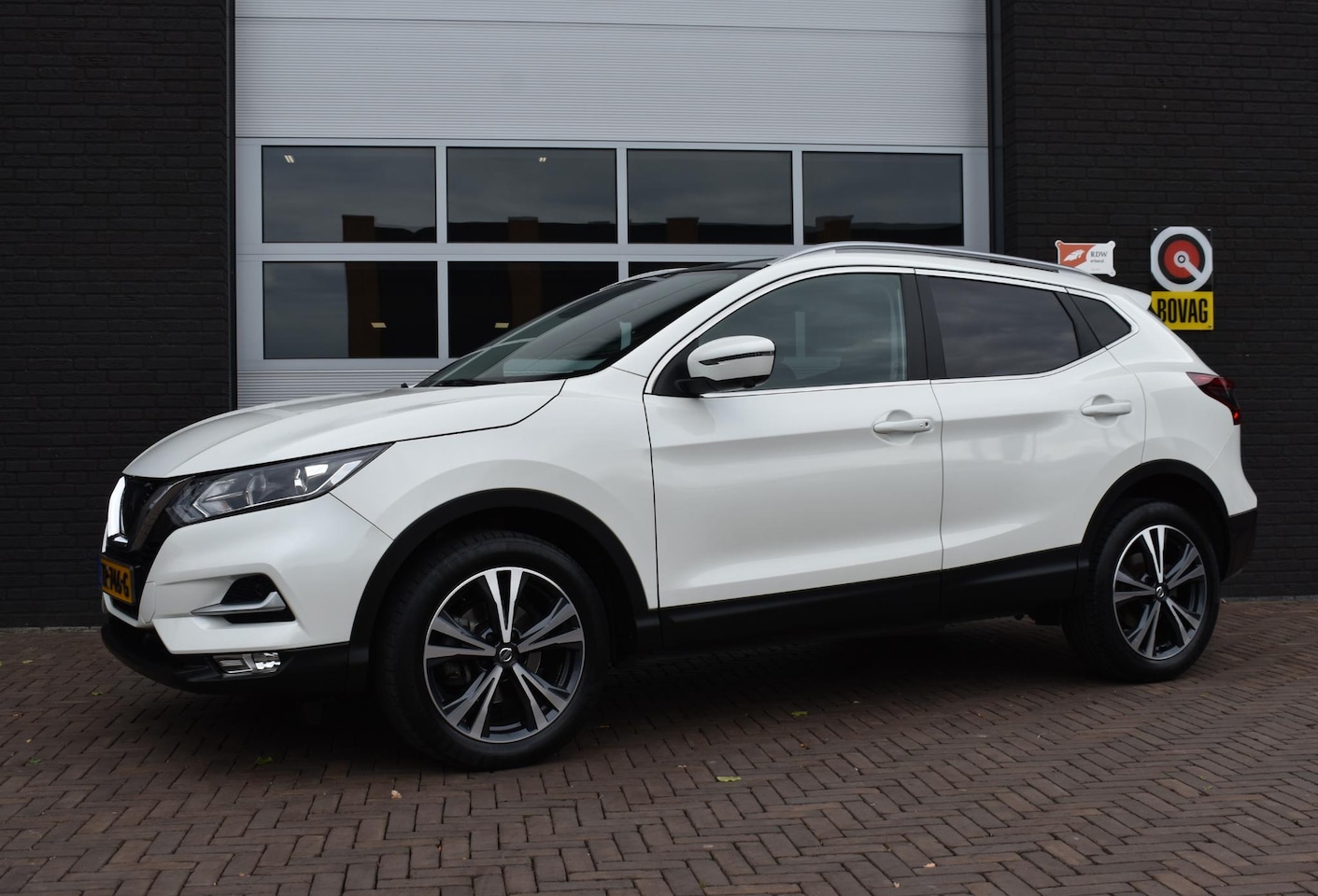 Nissan Qashqai - 1.2 DIG-T 116PK Aut. N-Connecta | Panodak | Camera | Navi | Incl. garantie - AutoWereld.nl