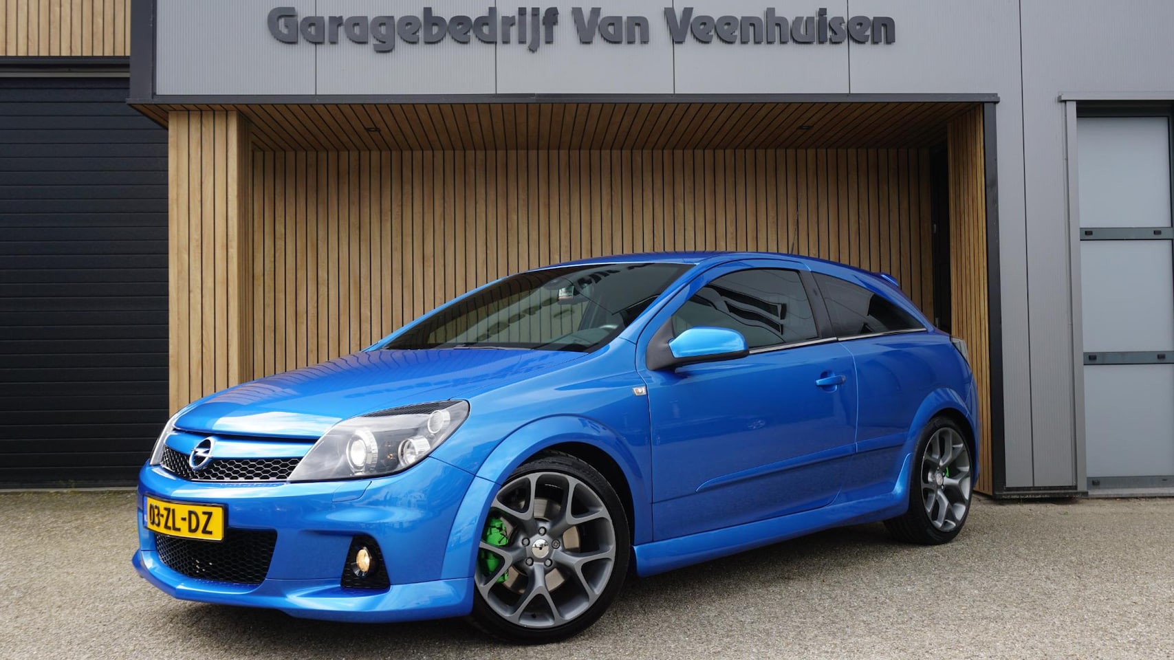 Opel Astra GTC - 2.0 T 241pk OPC Recaro H-Leder Xenon 18inch LM *NL auto* 146048km! *Arden Blue Metallic* - AutoWereld.nl