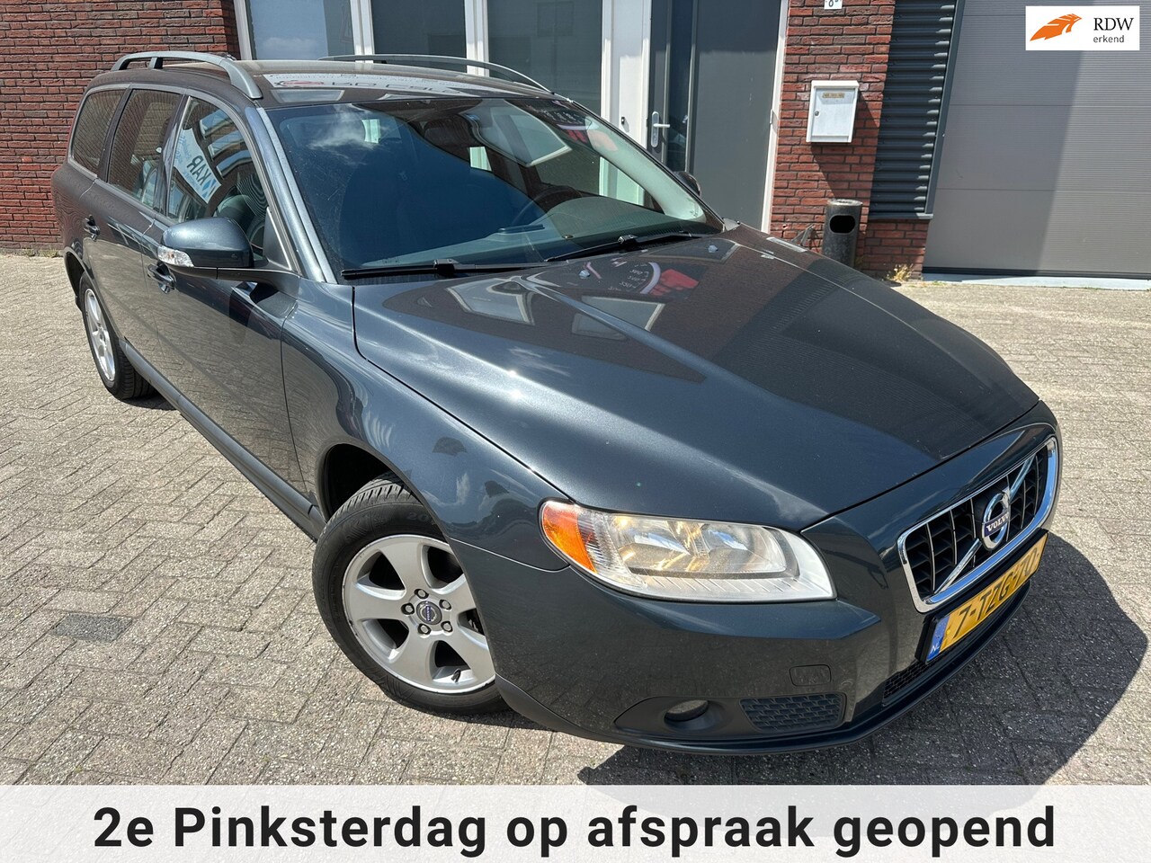 Volvo V70 - 2.0 Kinetic / PDC / Airco / Cruise / Clima - AutoWereld.nl