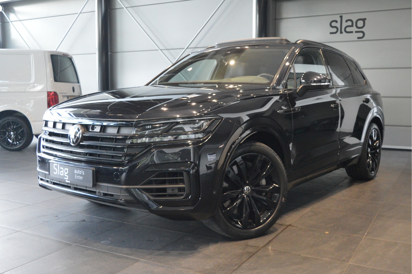 Volkswagen Touareg - 3.0 TSi eHybrid R 4MOTION leer pano head up lucht 21 inch !! - AutoWereld.nl