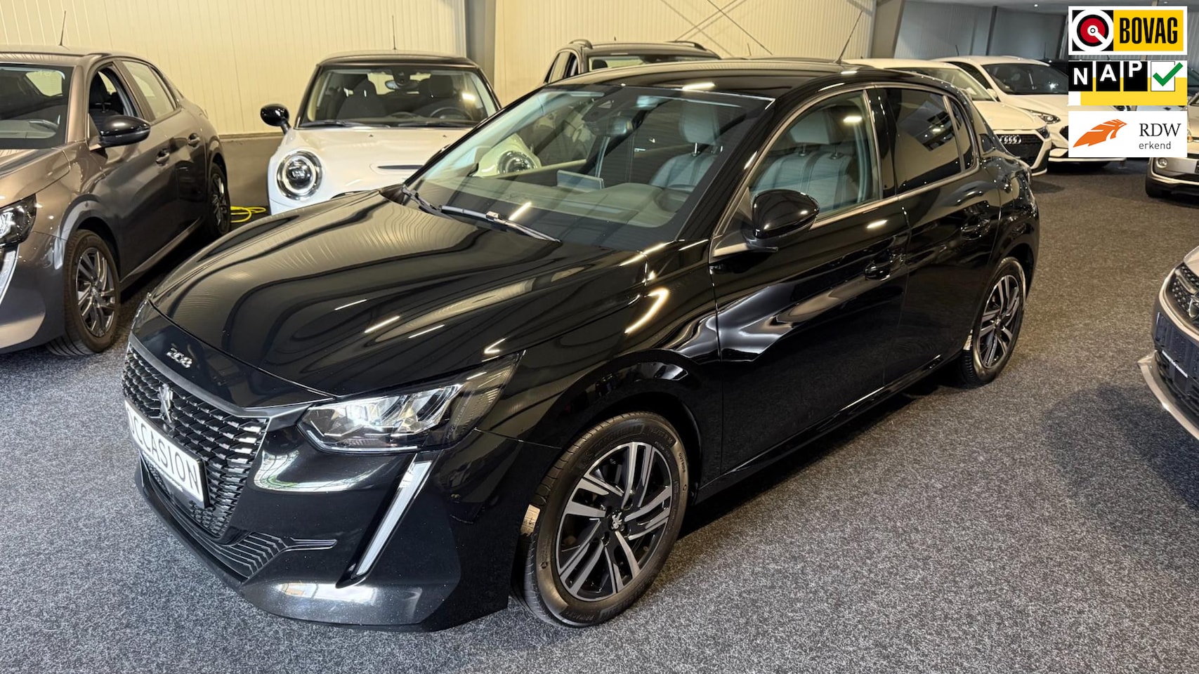 Peugeot 208 - 1.2 Allure Pack Navigatie, 3D Virtueel Display, 360 achterruitrijcamera, Apple Carplay - AutoWereld.nl