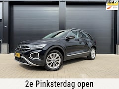 Volkswagen T-Roc - 1.5 TSI 150 pk Style automaat navi virtual IQ leer full