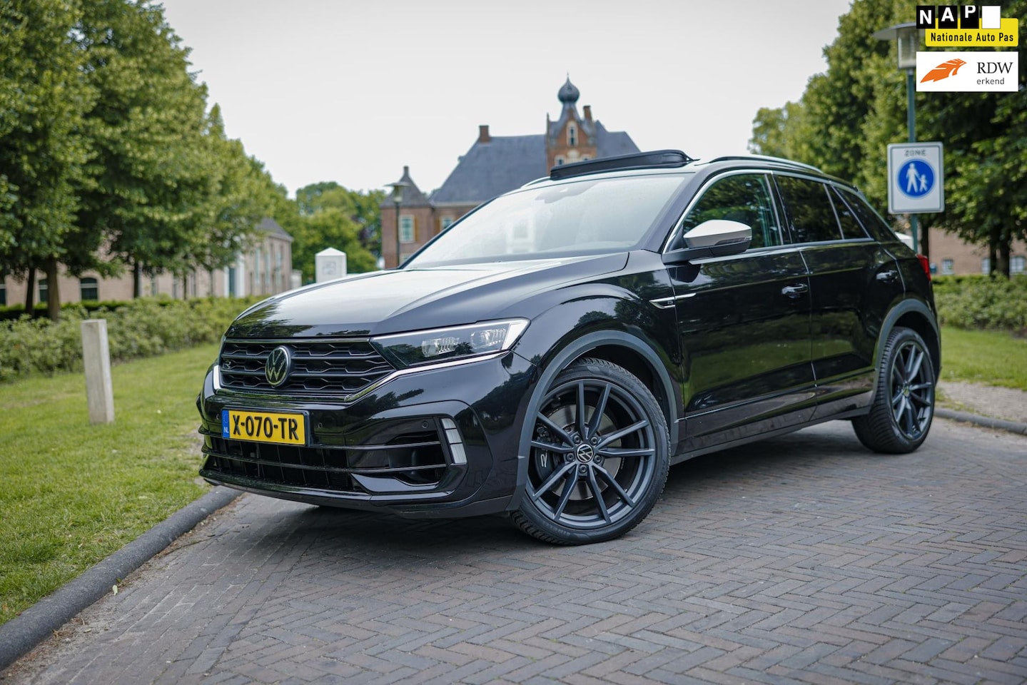 Volkswagen T-Roc - 2.0 TSI 4Motion R VW GARANTIE|Akrapovic|AUTOMAAT|PANO|CARPLAY|Keyless|CAMERA - AutoWereld.nl