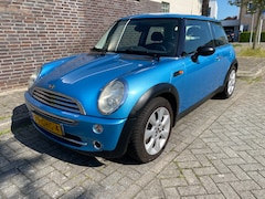MINI One - 1.6 One Pepper Goed onderhouden auto in lichtblauw metallic kleur. APK tot juni 2026.   Heeft vorig jaar
