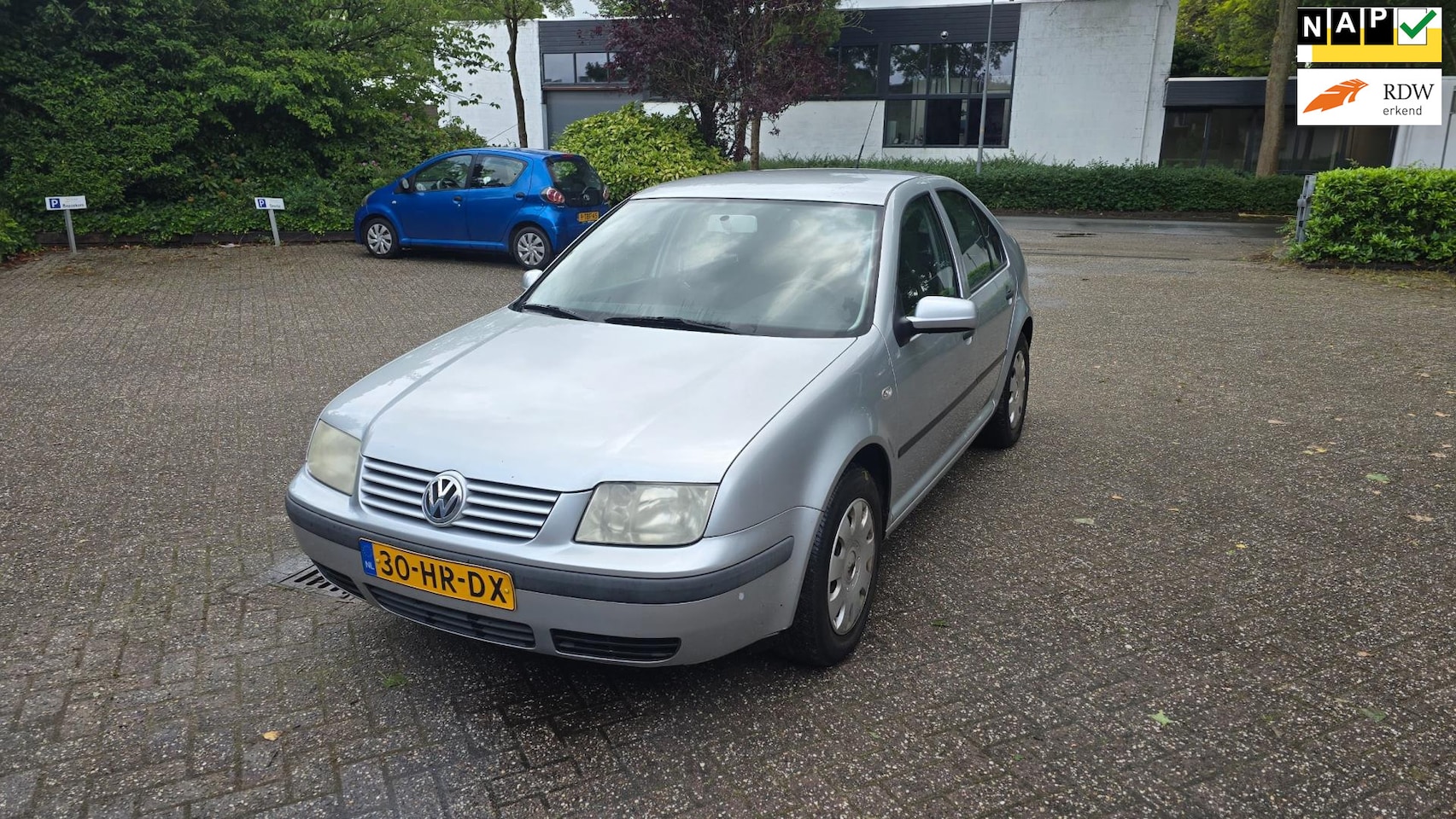 Volkswagen Bora - 1.6-16V AIRCO NIEUWE APK BIJ AFLEVERING! - AutoWereld.nl