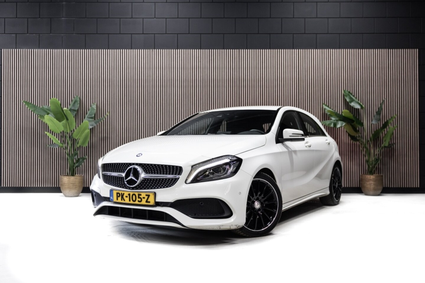 Mercedes-Benz A-klasse - 180 AMG Edition Plus | Stoelverwarming | Navi | - AutoWereld.nl