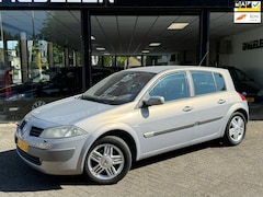 Renault Mégane - 2.0-16V Privilège Luxe AUTOMAAT | AIRCO | CRUISE | LMV