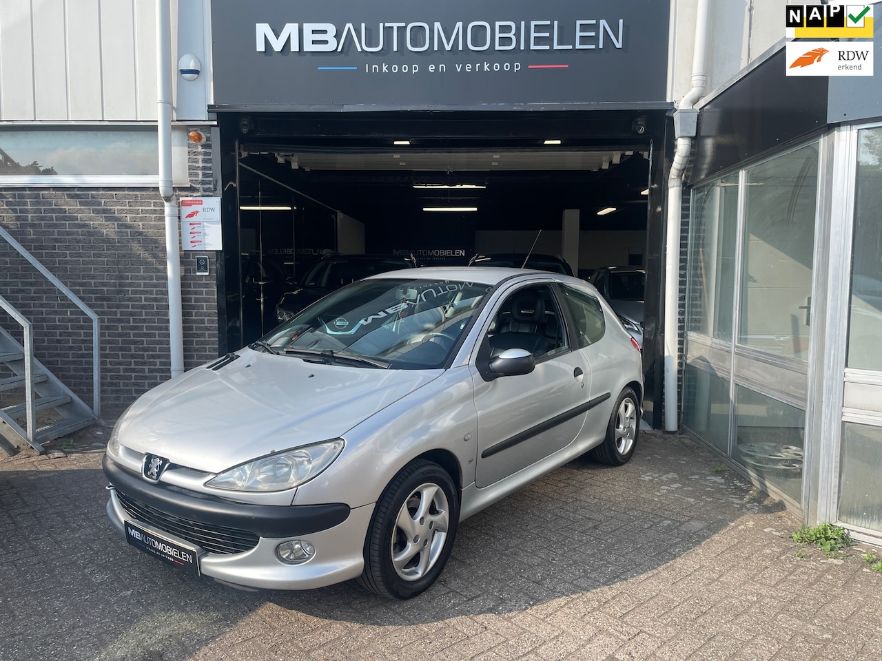 Peugeot 206 - 1.6-16V XS Premium/Apk/Grijs/3 Deurs/Nap/Leder interieur!! - AutoWereld.nl
