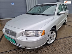 Volvo V70 - 2.5T AWD Momentum, netto € 7.250, schuifdak, etc., bijtelvriendelijk
