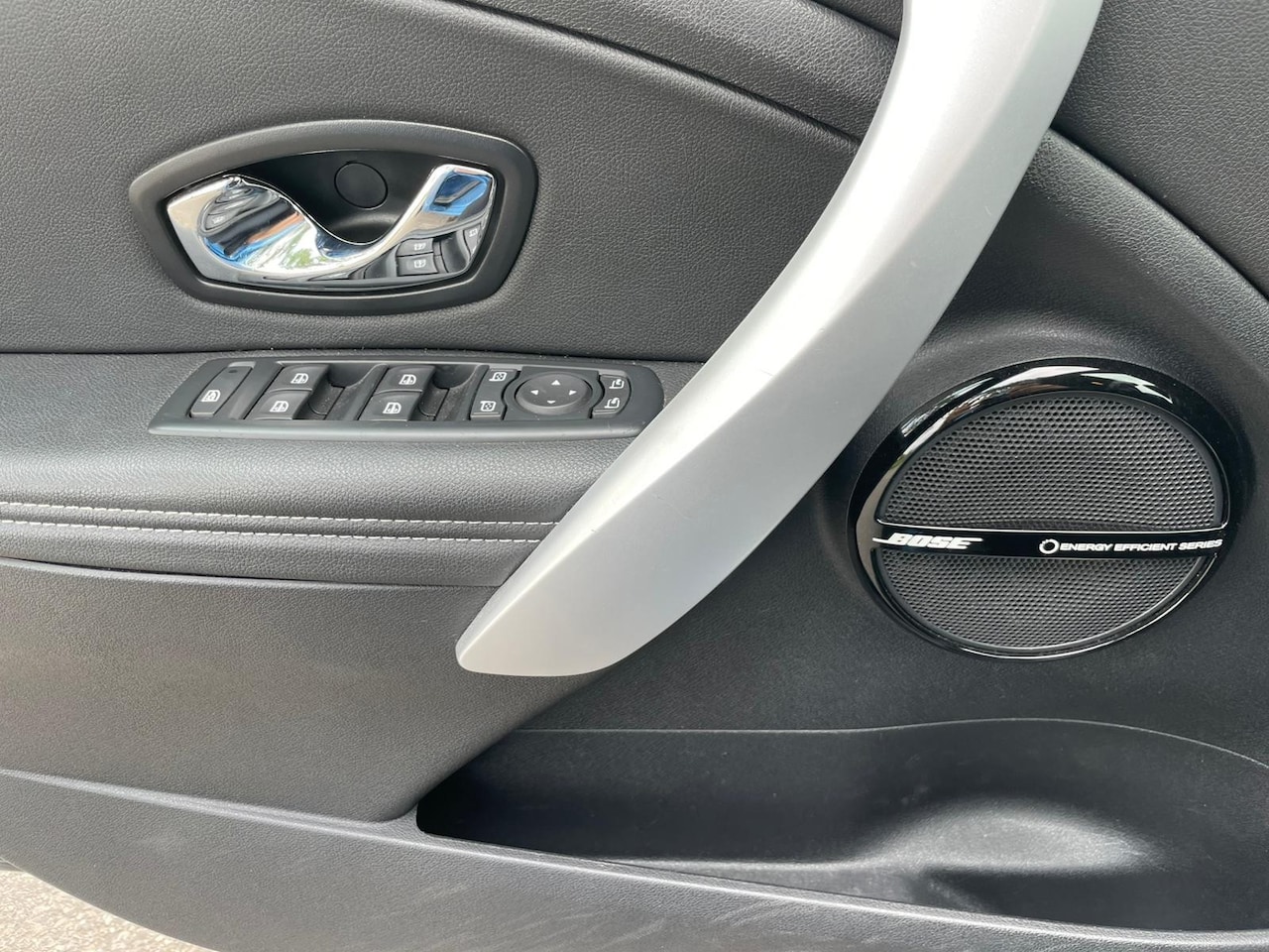 Renault Mégane Estate - 1.2 TCe Bose- GOED ONDERHOUDEN- AIRCO- PARKEERSENSOREN- ELEKTRISCHE RAMEN- CRUISE CONTROLE - AutoWereld.nl