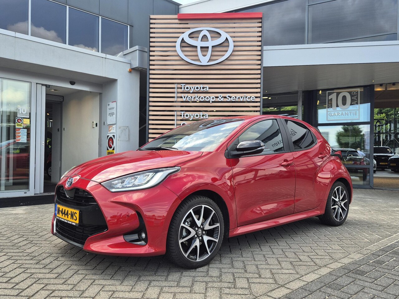 Toyota Yaris - 1.5 Hybrid Executive NL-AUTO 1E-EIG ALL SEASON DODEHOEK NAVI APPLE/ ANDROID STOELVERWARMIN - AutoWereld.nl