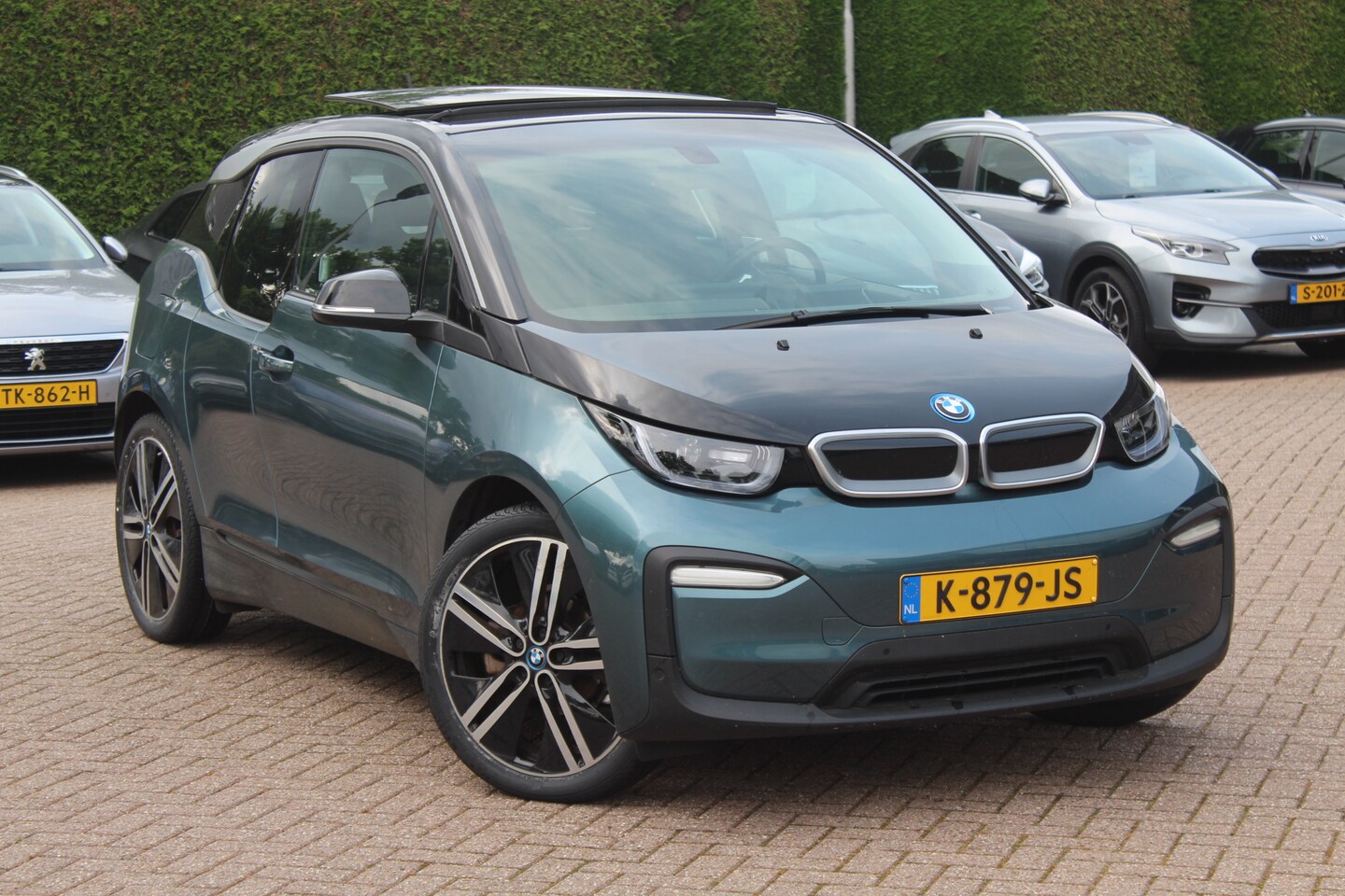 BMW i3 - Executive Edition 120Ah 42 kWh / SoH 98% / Panoramadak / Camera / Leder / 20'' / Keyless / - AutoWereld.nl
