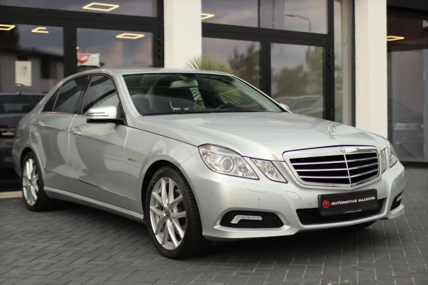 Mercedes-Benz E-klasse - 250 CGI Avantgarde|Automaat|Trekhaak|Harman/Kardon|PDC|Navi| Stoelen elektrisch - AutoWereld.nl