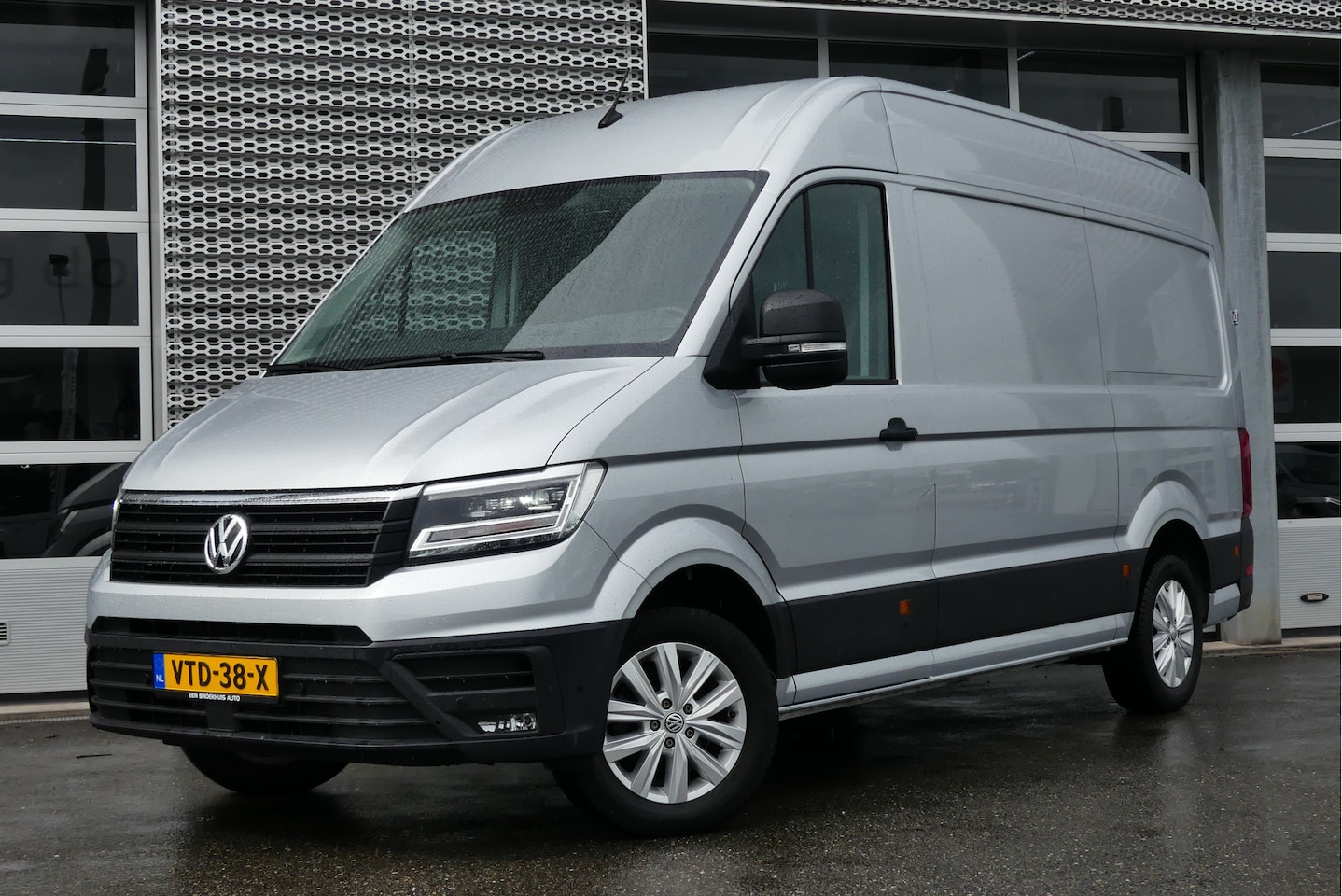 Volkswagen Crafter - | Exclusive | Led | Adaptive | Trekhaak | Automaat - AutoWereld.nl