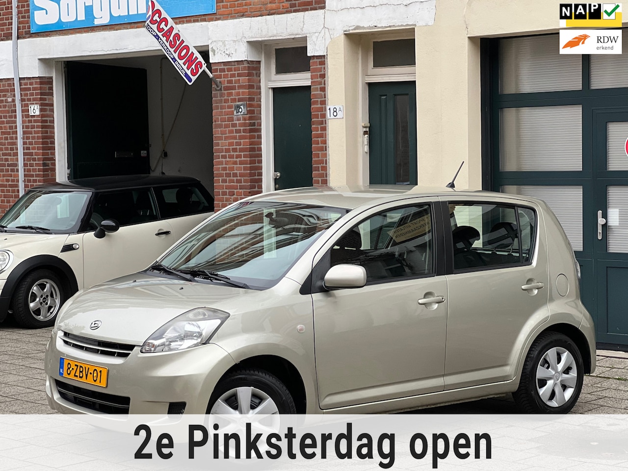 Daihatsu Sirion 2 - 1.0-12V Exclusive-1 jaar apk-airco-elek ramen-goed onderhouden - AutoWereld.nl