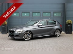 BMW 1-serie - M135i xDrive High Executive|NAP|Harman-Kardon|Keyless|PDC|