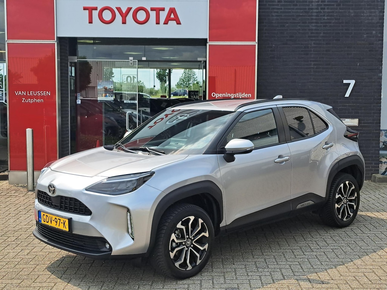 Toyota Yaris Cross - 1.5 Hybrid 115 First Edition ALL-SEASON NIEUWE MODEL APPLE/ANDROID PARKEERCAMERA - AutoWereld.nl