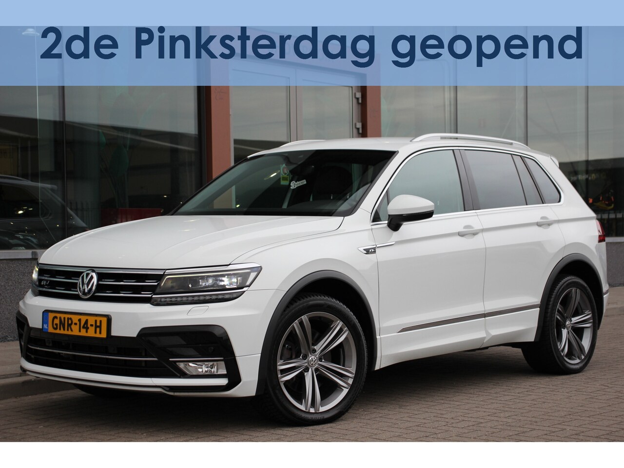 Volkswagen Tiguan - 2.0 TSI 4Motion R-Line | Leder | V.C. | Keyless - AutoWereld.nl