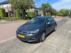 Opel Astra - 1.6 Turbo Cosmo