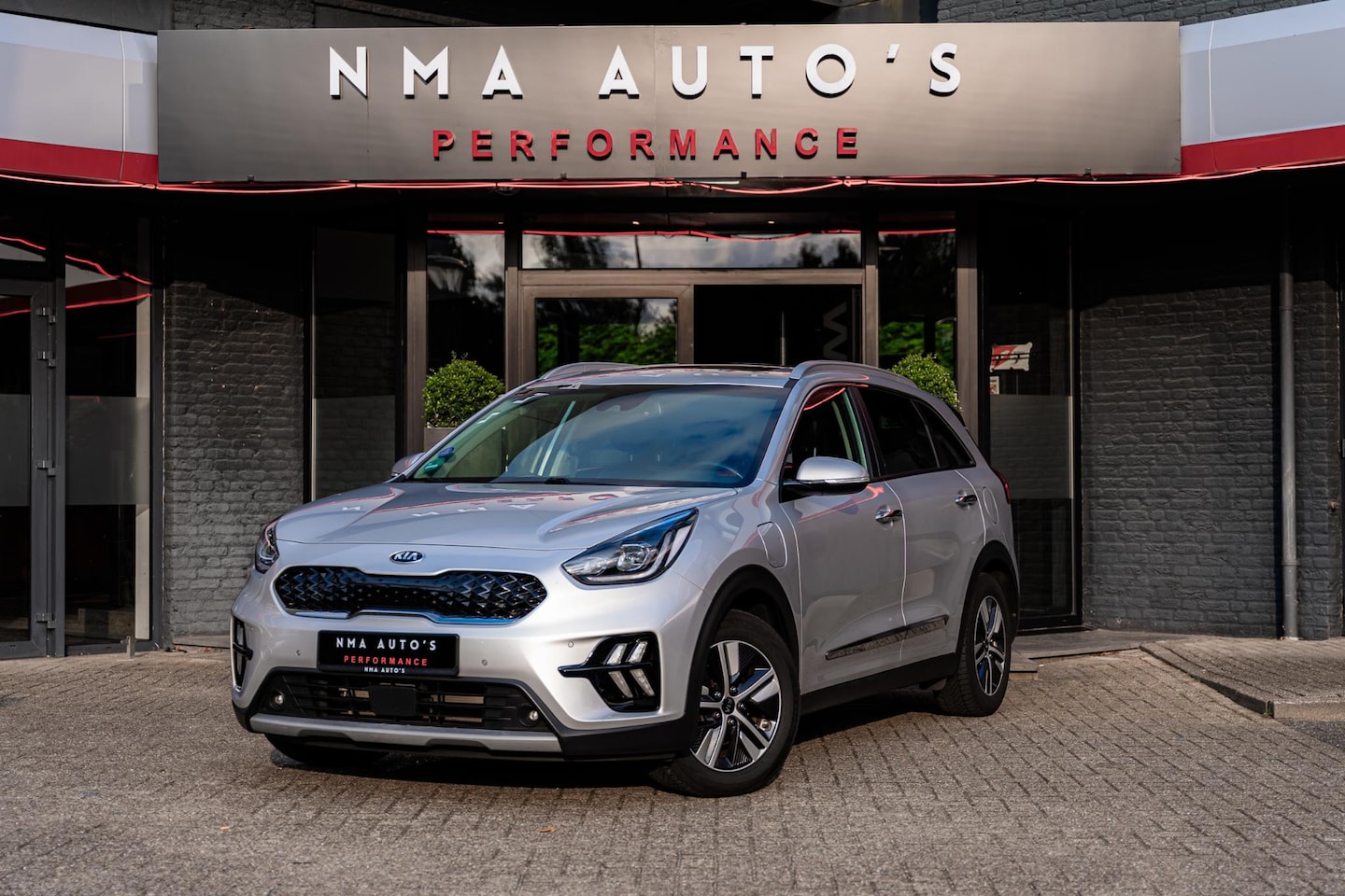 Kia Niro - 1.6 GDi PHEV BusinessLine PHEV 1E EIG ACC DAK DEALER GARANTIE BOMVOL CARPLAY STUUR EN STOE - AutoWereld.nl