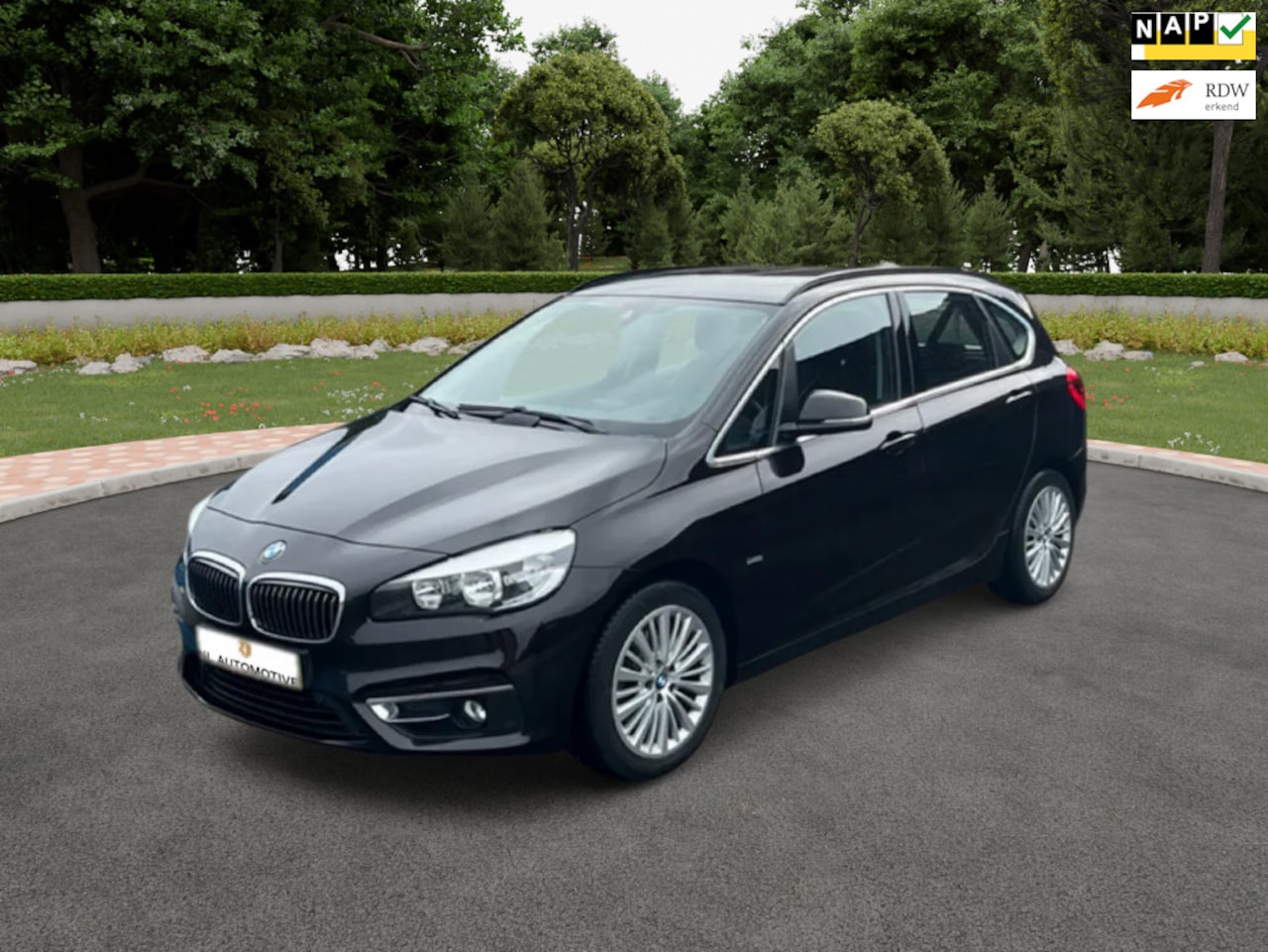 BMW 2-serie Active Tourer - BMW 218i | Luxury line | Leren bekleding | Stoelverwarming | Trekhaak - AutoWereld.nl