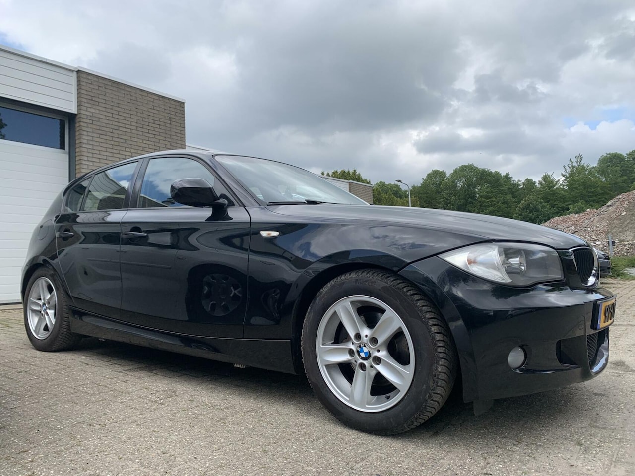 BMW 1-serie - 118i Business Line M-pakket NAP Airco Leer Elektrische pakket - AutoWereld.nl