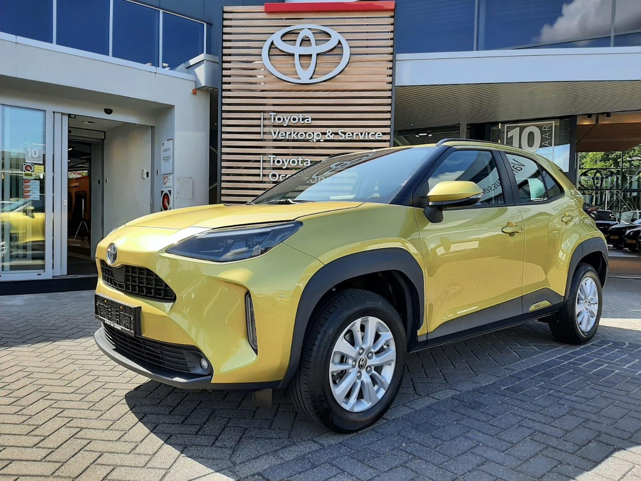 Toyota Yaris Cross - 1.5 Hybrid Active HEAD-UP STOEL/STUURVERW KEYLESS DRAADLOOS LADEN ELEK-KLEP HEAD-UP APPLE - AutoWereld.nl