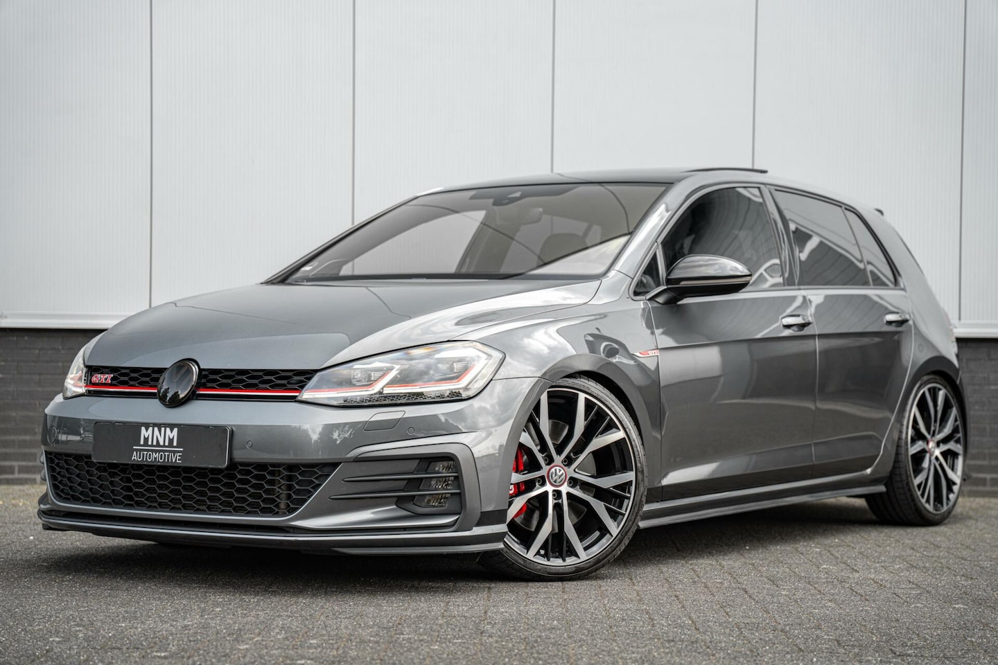 Volkswagen Golf - 2.0 TSI GTI Performance |Pano|Dyna|Leer|Keyless - AutoWereld.nl