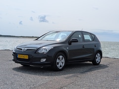 Hyundai i30 - 1.4i Blue Dynamic Trekhaak, Airco, Nette auto
