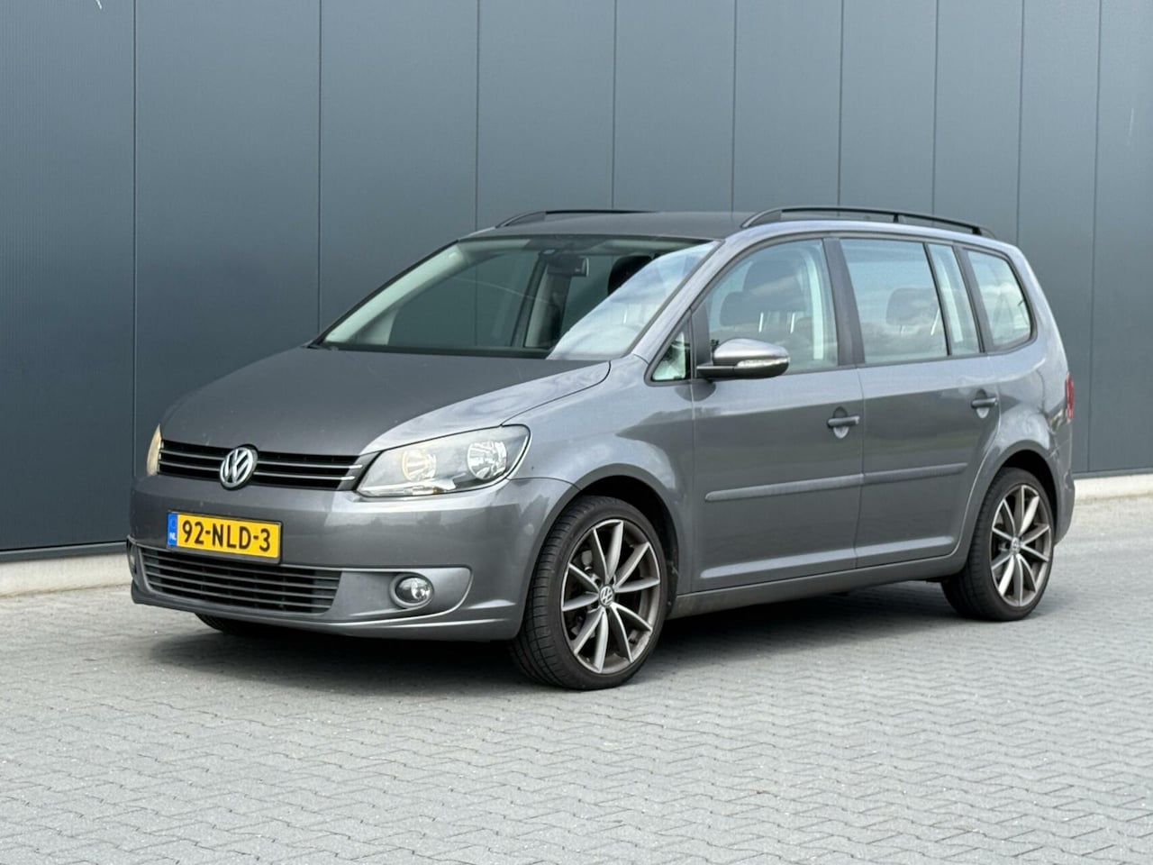 Volkswagen Touran - 1.6 TDI Trendline BlueMotion 7-Persoons - Nette Auto - AutoWereld.nl