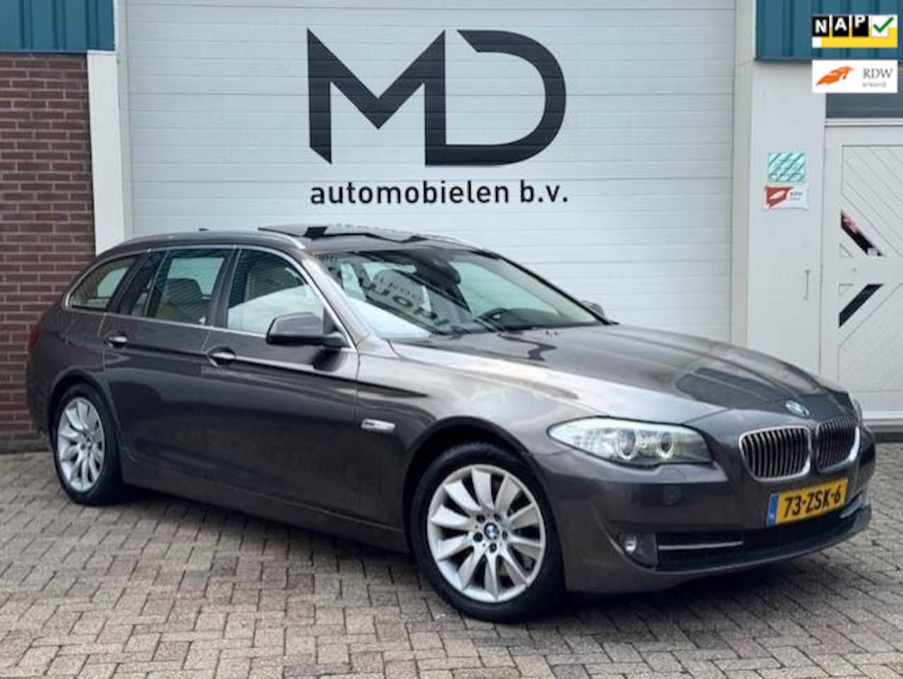 BMW 5-serie Touring - 528i High Executive-Panoramadak-Trekhaak - AutoWereld.nl