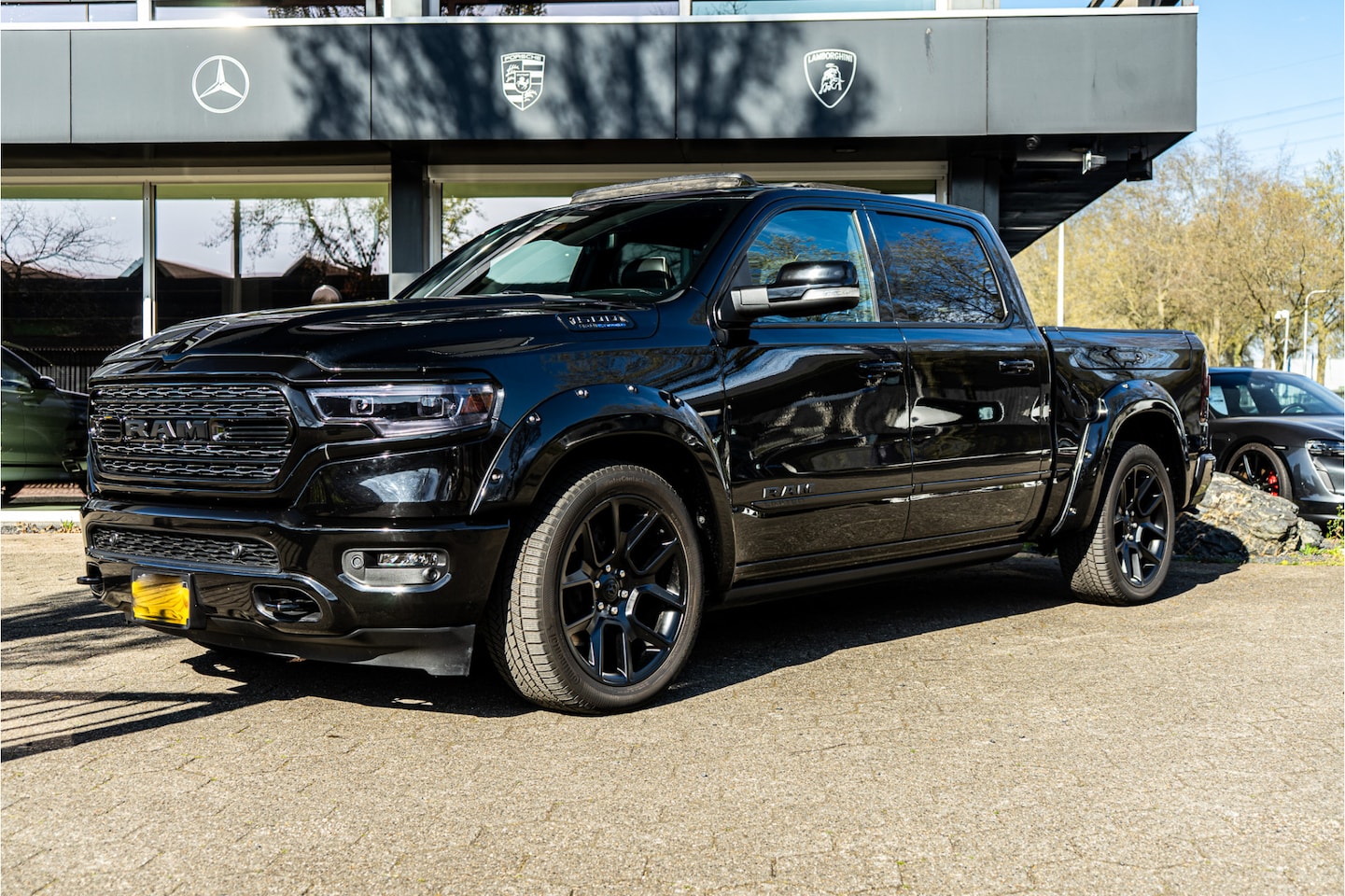 Dodge Ram 1500 - 5.7 V8 4x4 Crew Cab Limited 402PK | Blacked | Wide | Lucht | VOL! 12 MND Garantie - AutoWereld.nl