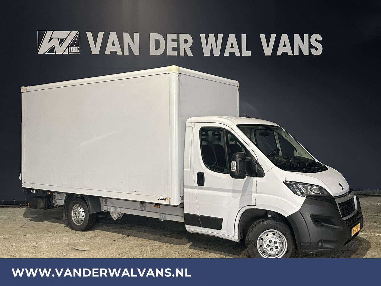 Peugeot Boxer - 2.2 BlueHDi 141pk Bakwagen Laadklep 1098kg laadvermogen Euro6 # Airco | Bijrijdersbank - AutoWereld.nl